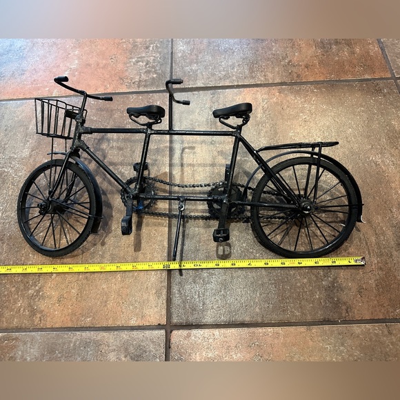 Painted metal tandem bicycle - great craftsmanship!!! - Picture 3 of 10